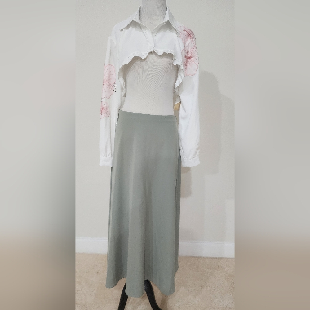 Elegant Gray Women's Skirt Set